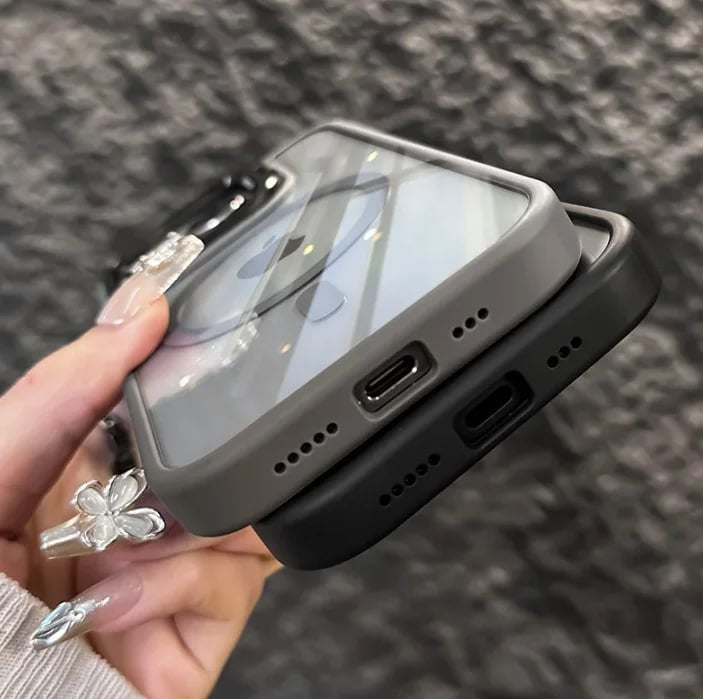 Transparent reinforced case with MagSafe protection